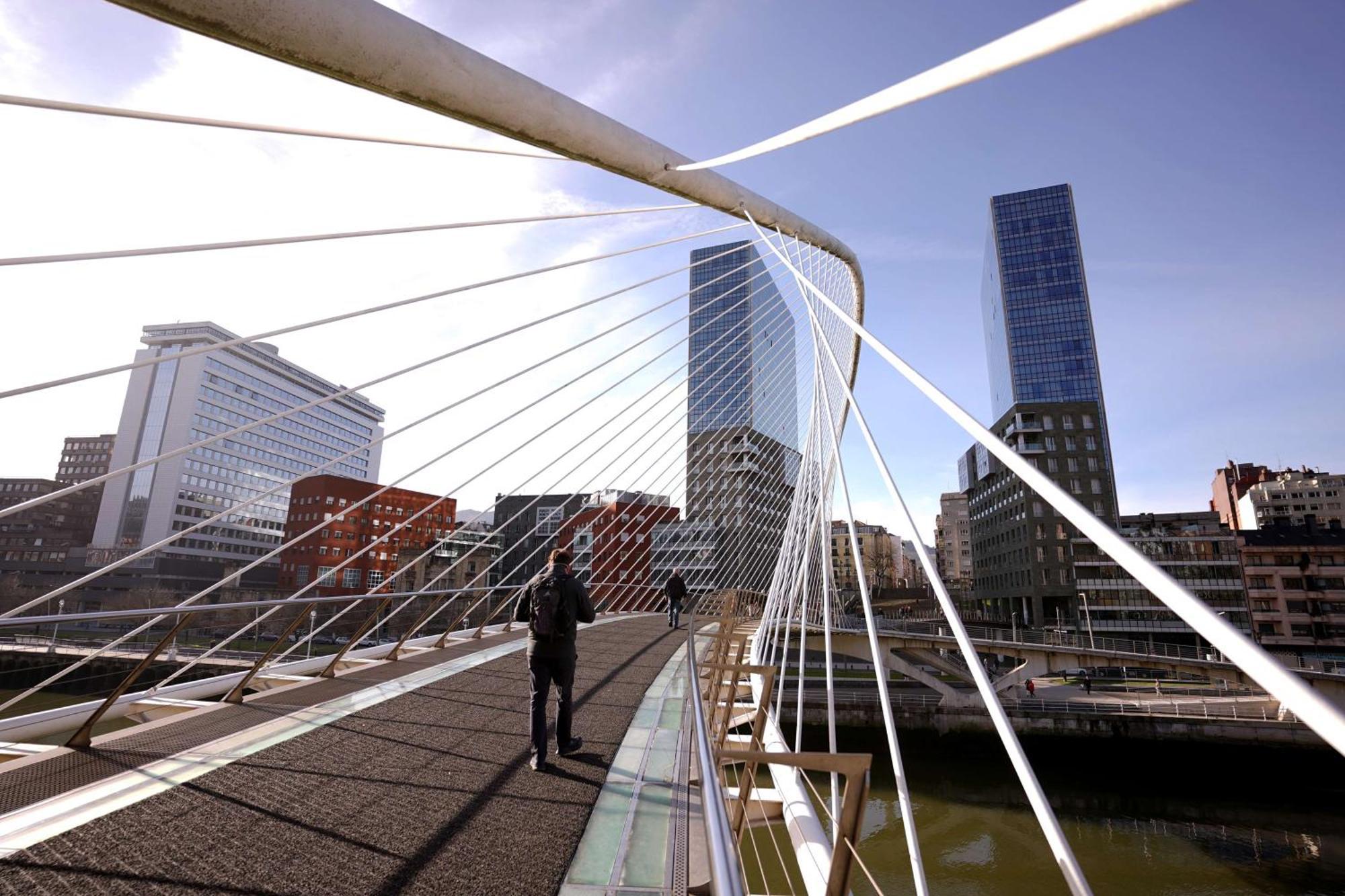 Radisson Collection Bilbao Hotel Exterior photo View of the bridge