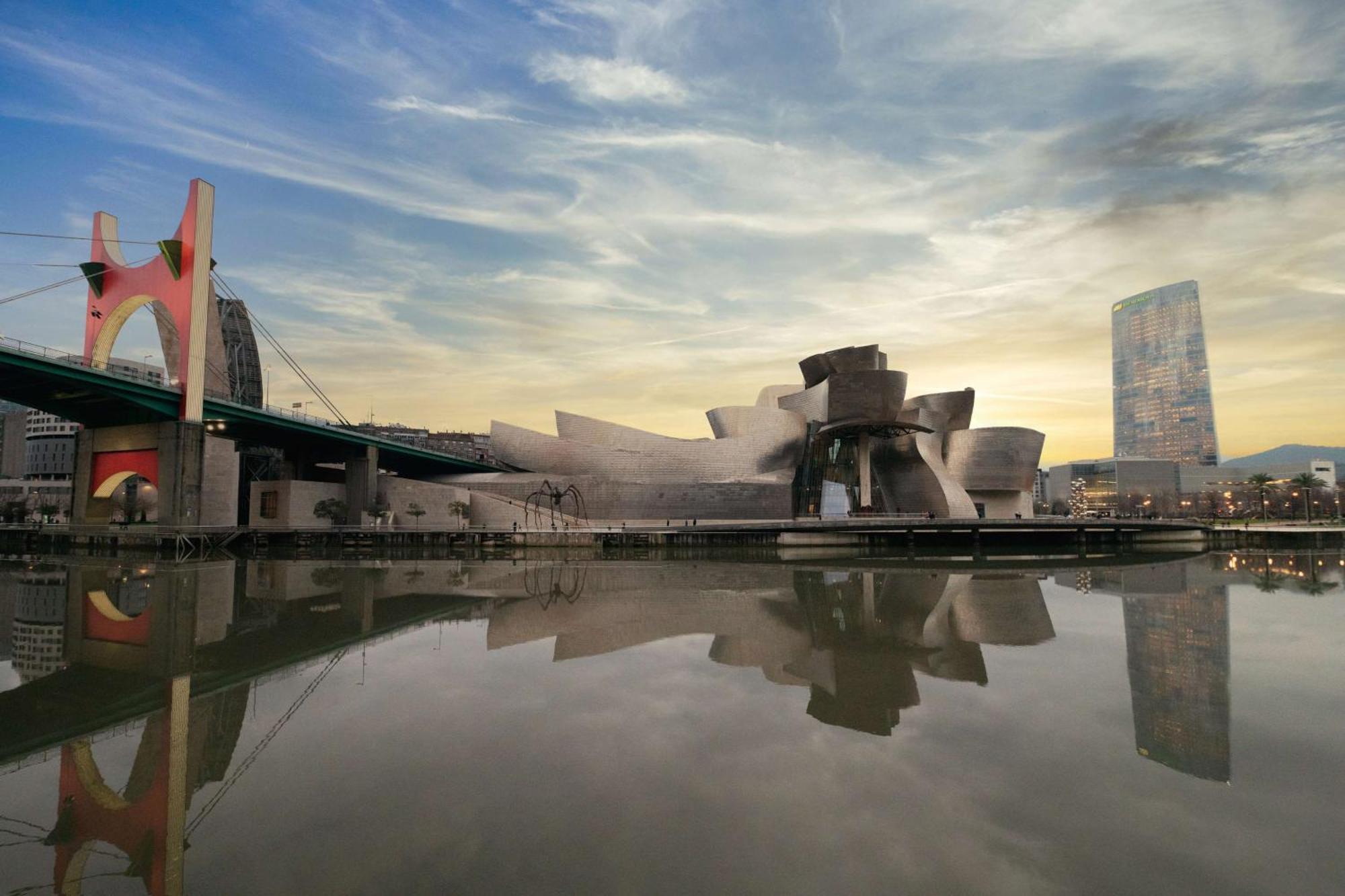 Radisson Collection Bilbao Hotel Exterior photo Guggenheim Museum Bilbao