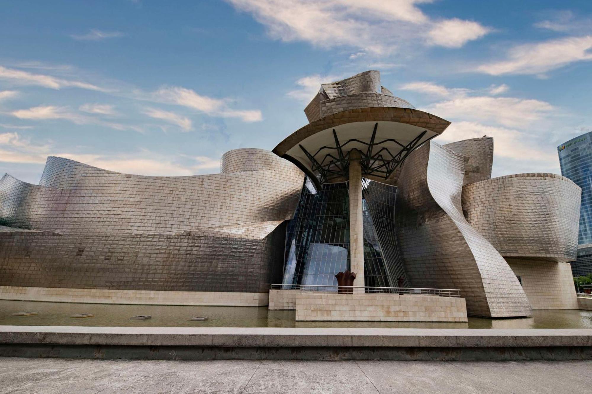 Radisson Collection Bilbao Hotel Exterior photo The Guggenheim Museum